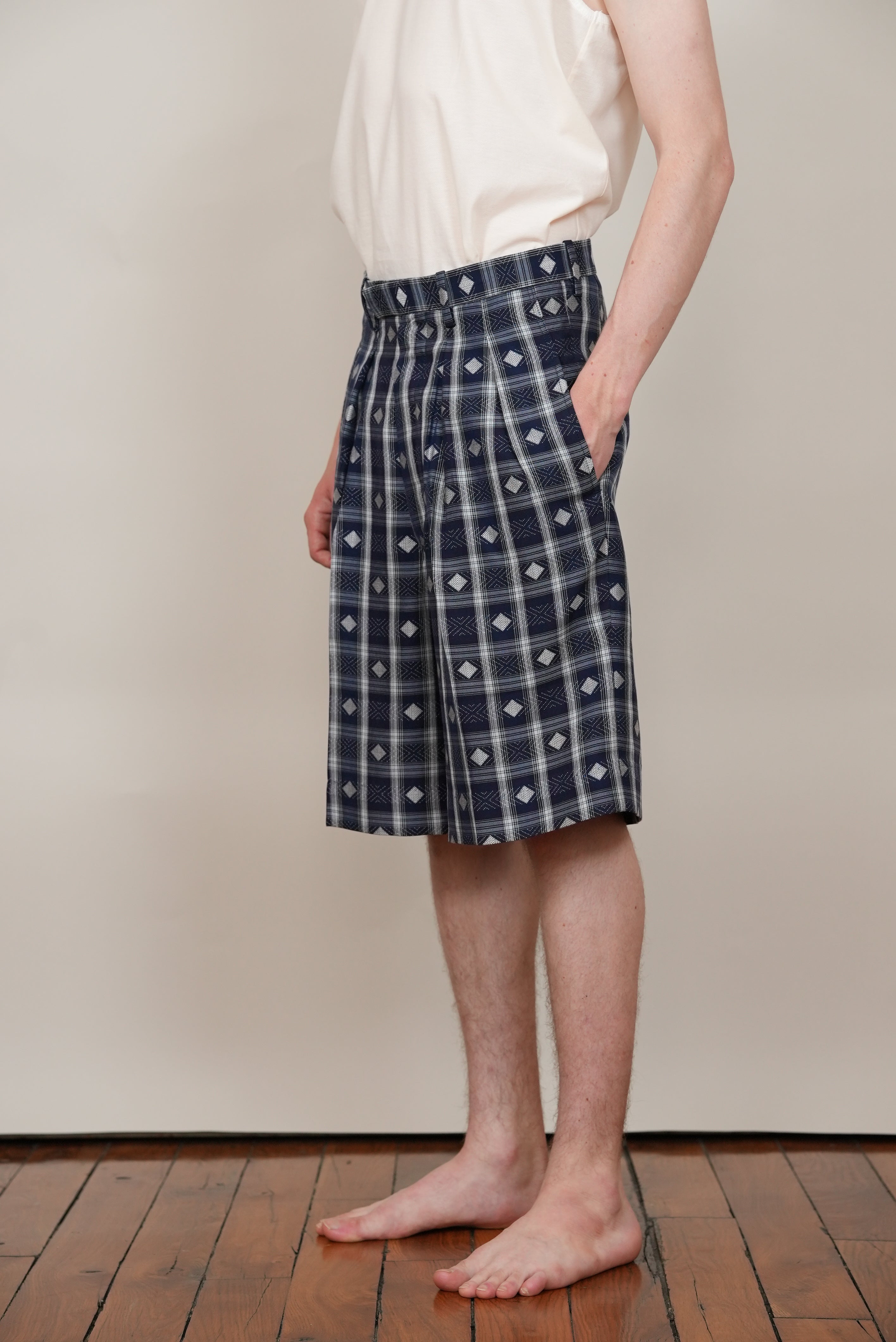 TUCKED DRESS SHORTS check jacquard navy/brown