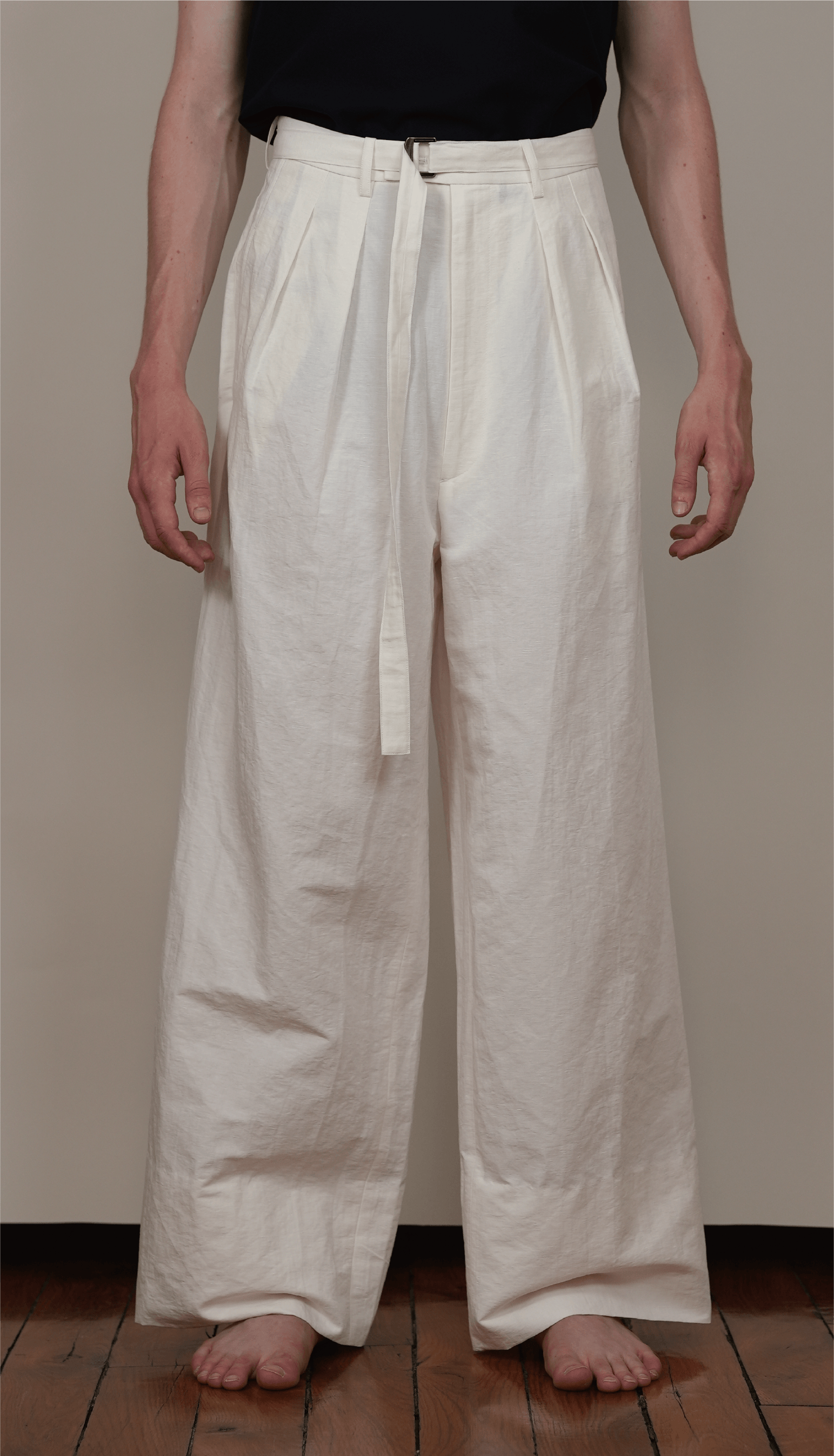 BELTED 2-IN-TUCKED WIDE DRESS PANTS off white