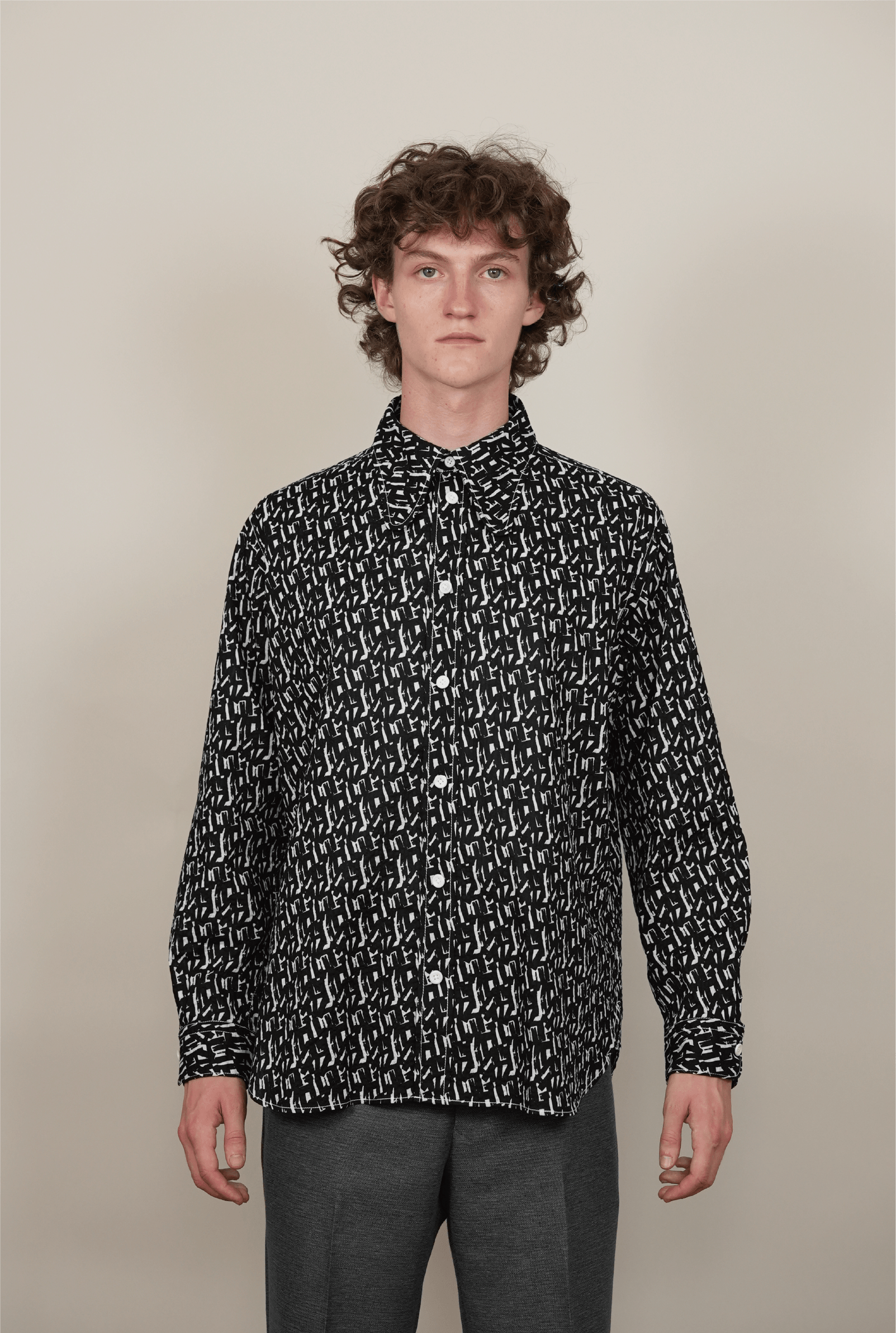 DOG-EAR COLLAR SHIRT print light grey / black