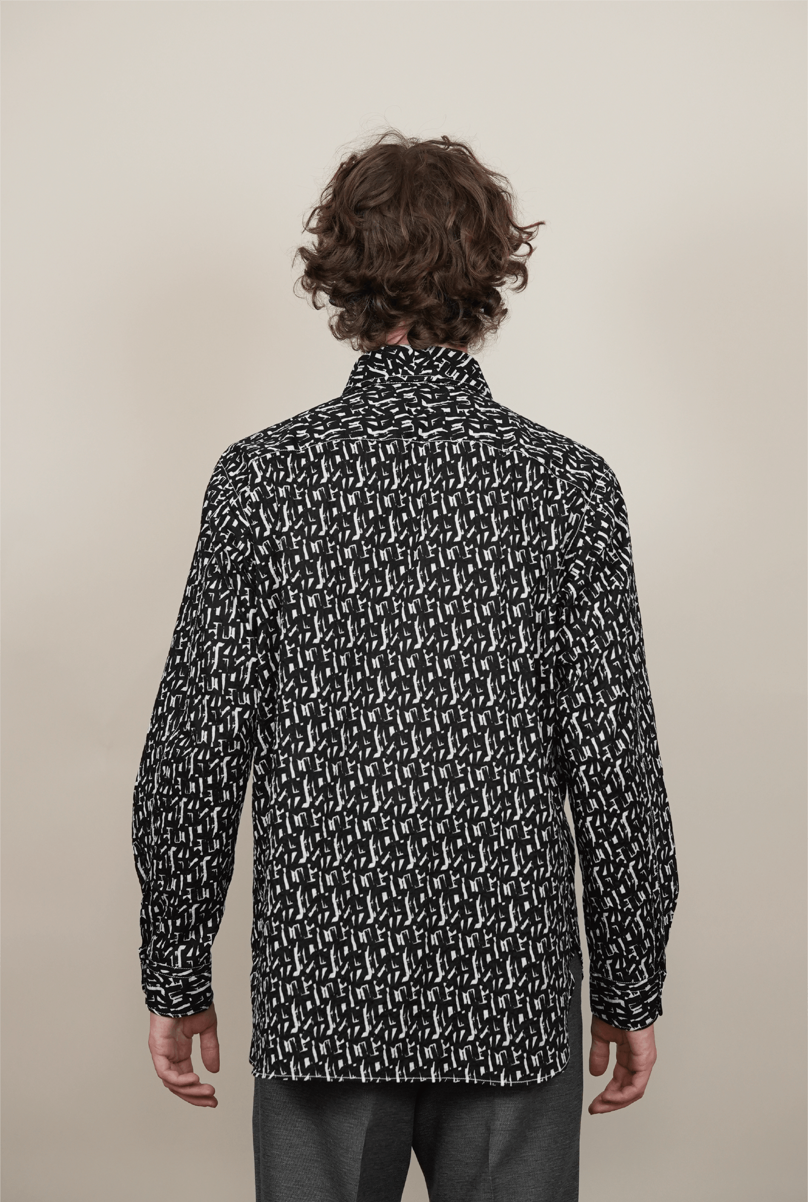 DOG-EAR COLLAR SHIRT print light grey / black