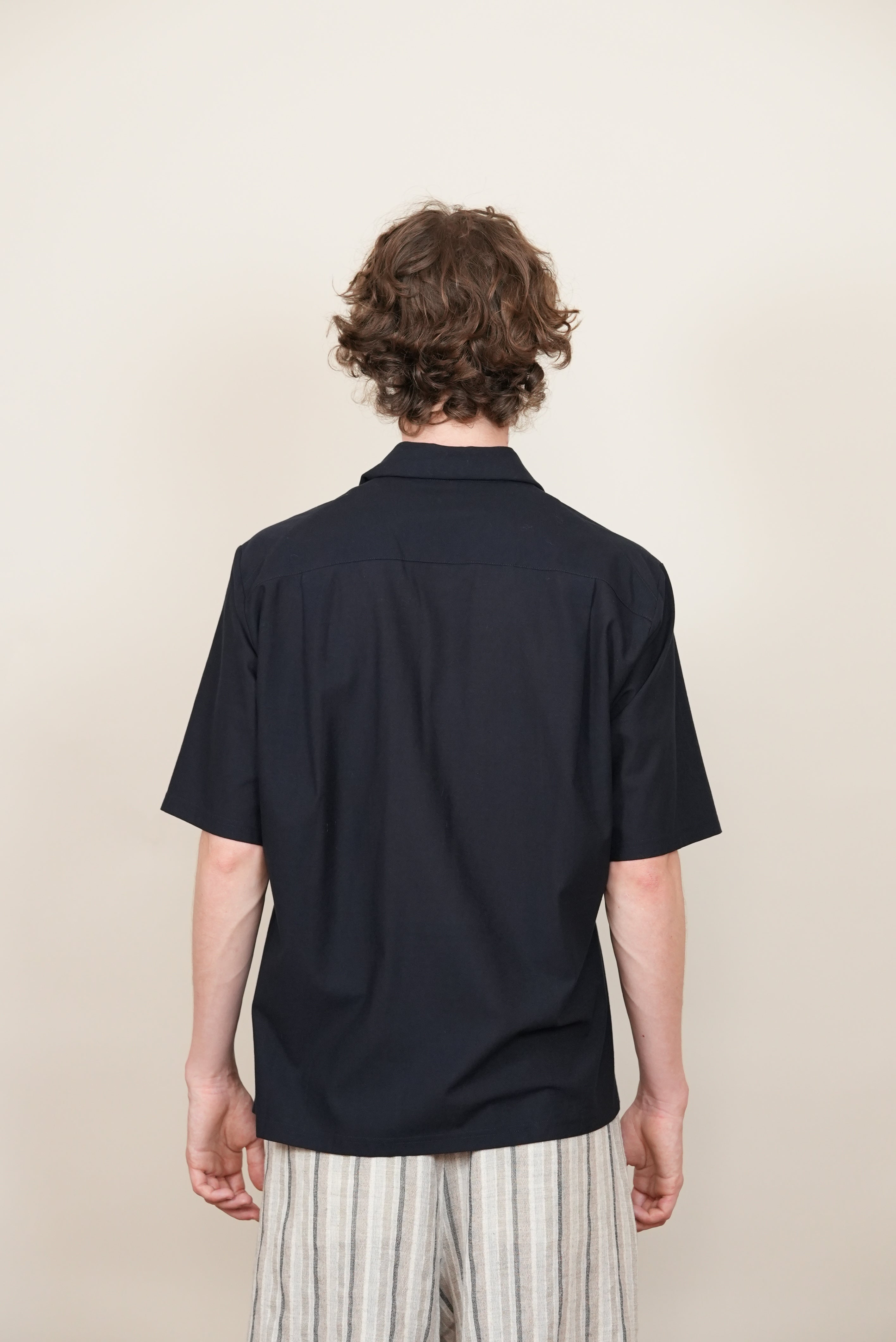 HALF SLEEVE KNIT SHIRT