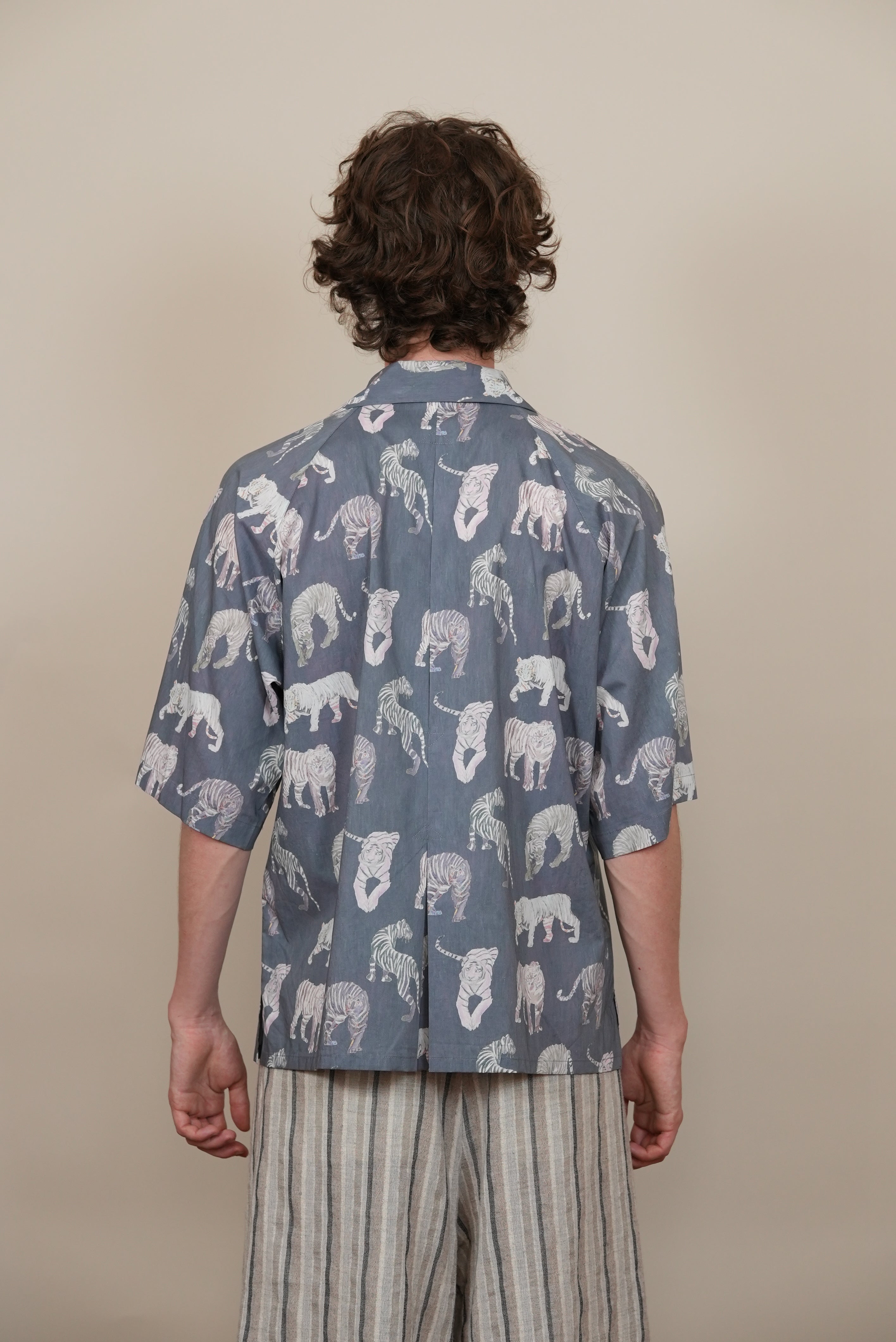 RAGLAN-SLEEVE ALOHA SHIRT tiger print