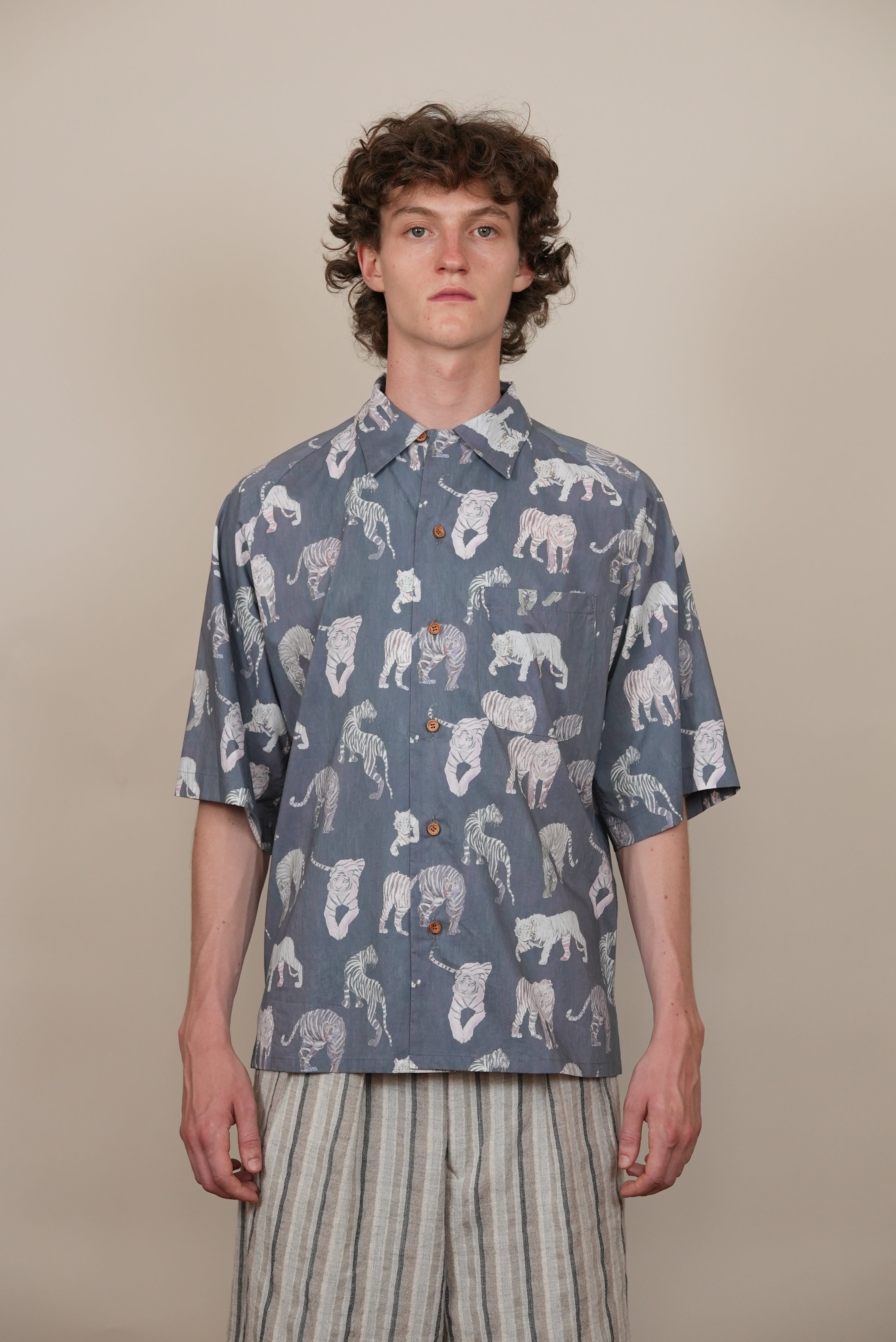 RAGLAN-SLEEVE ALOHA SHIRT tiger print