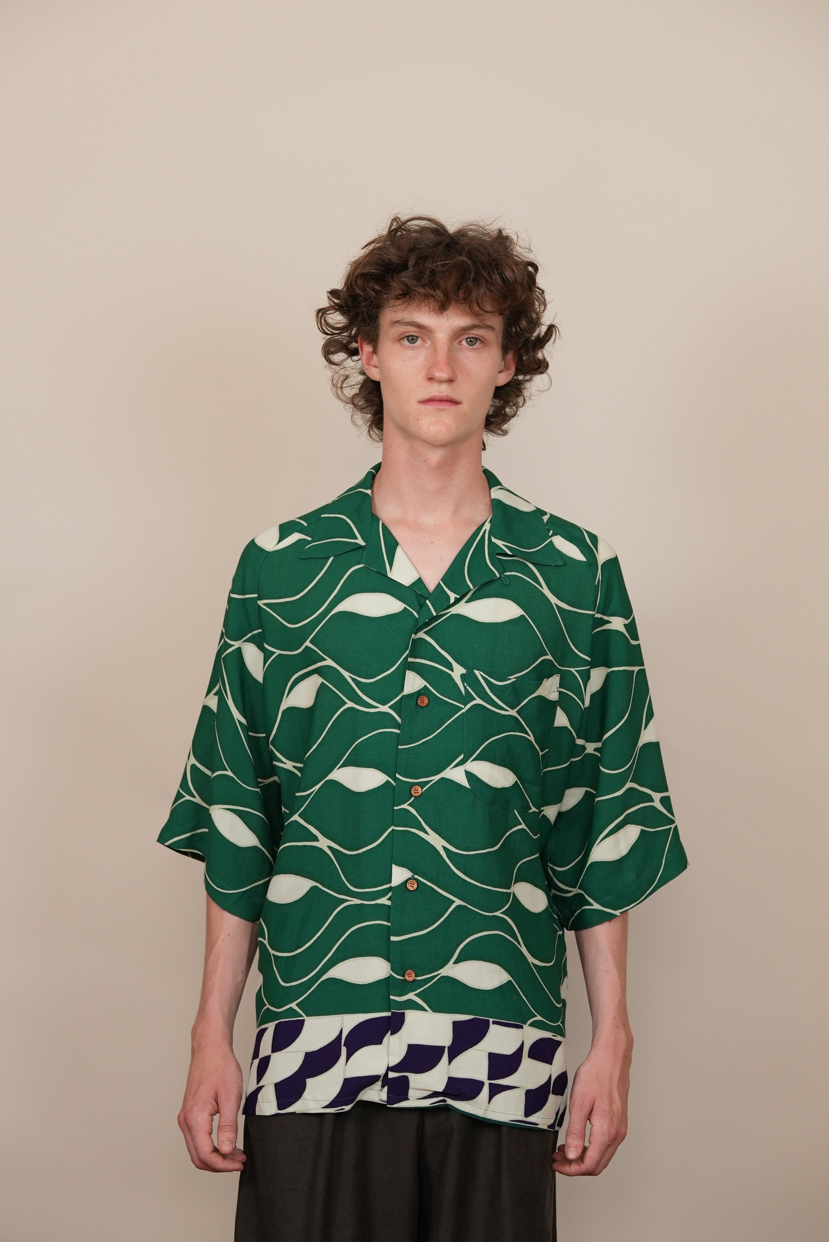 RAGLAN-SLEEVE ALOHA SHIRT green x violet print