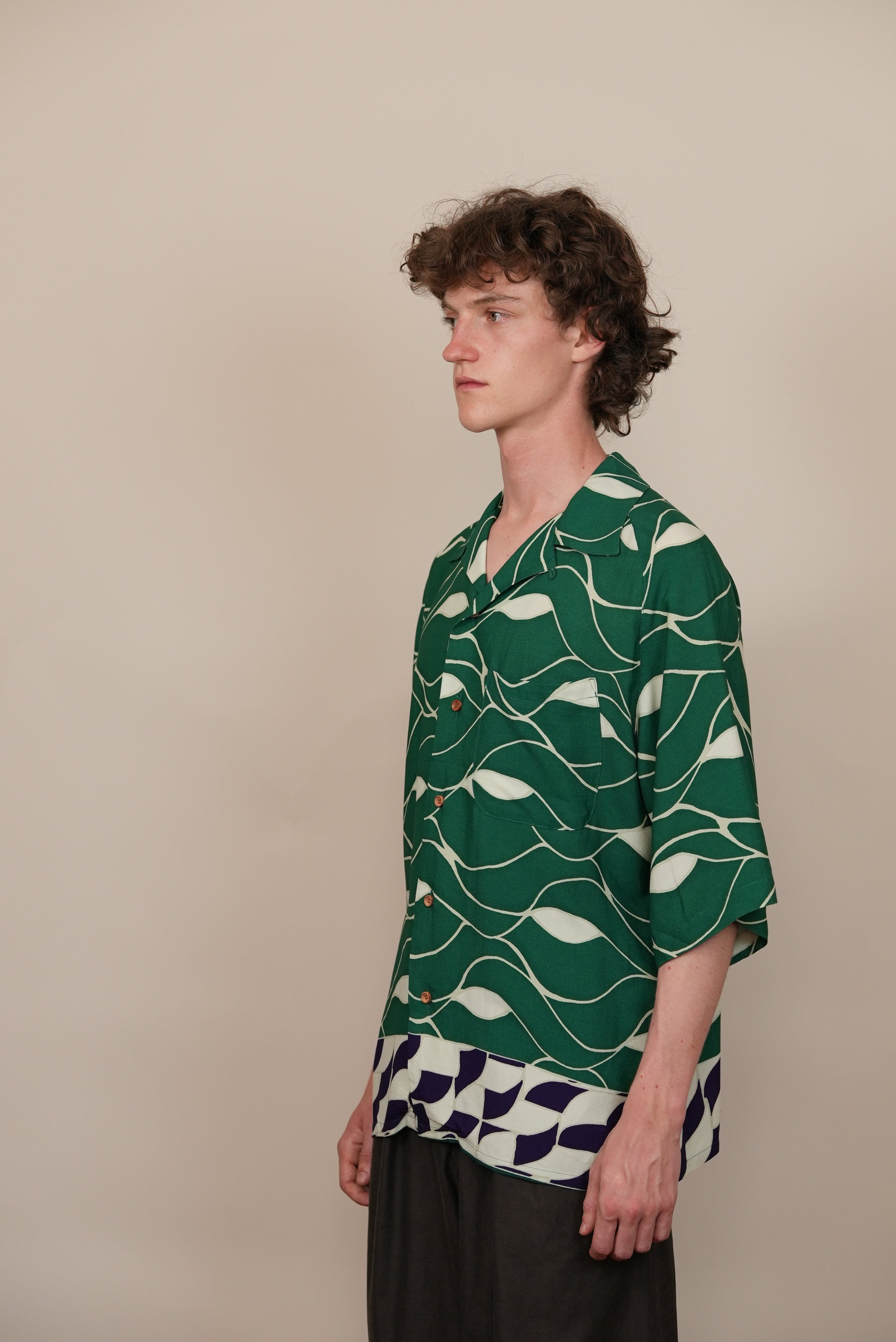 RAGLAN-SLEEVE ALOHA SHIRT green x violet print