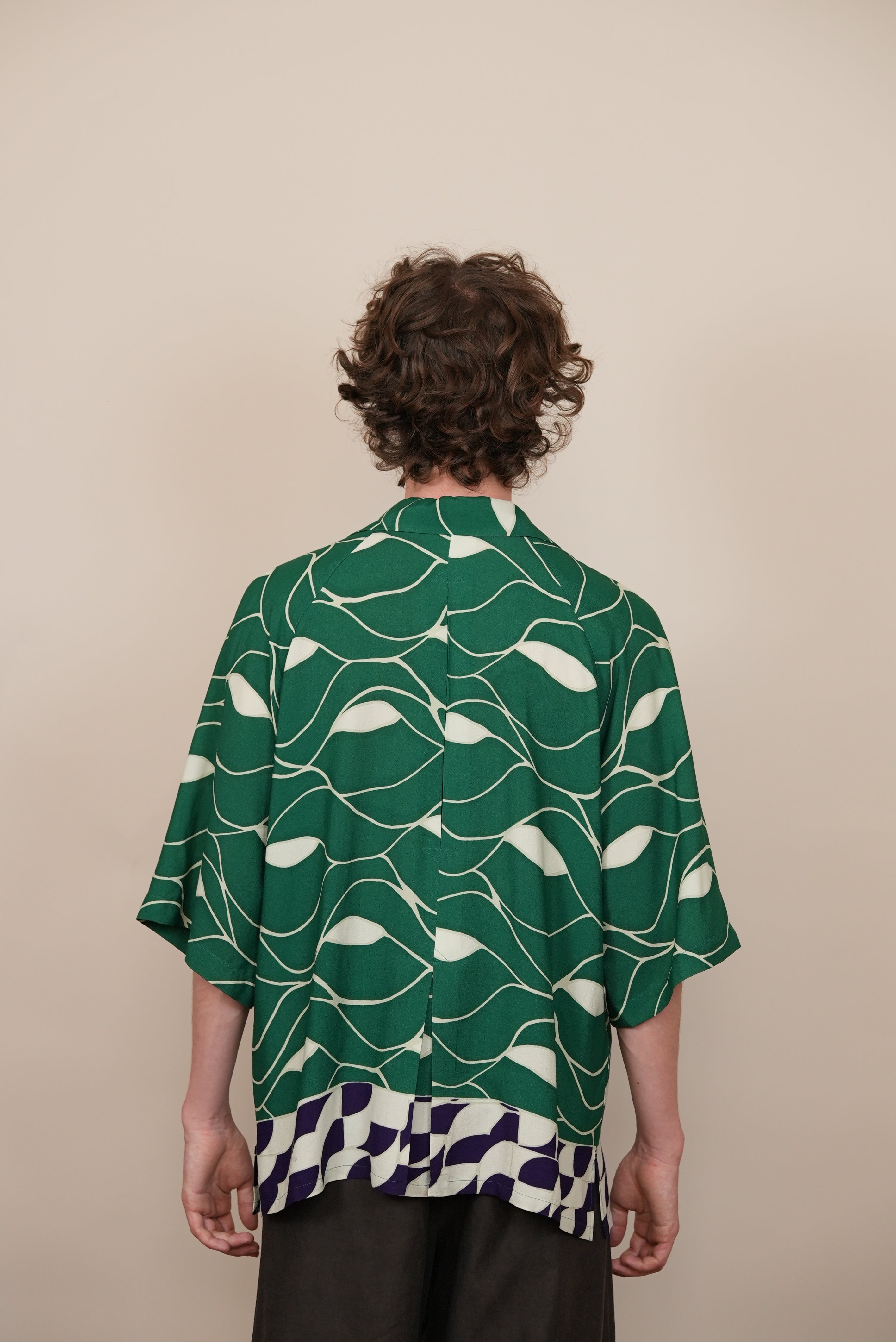 RAGLAN-SLEEVE ALOHA SHIRT green x violet print
