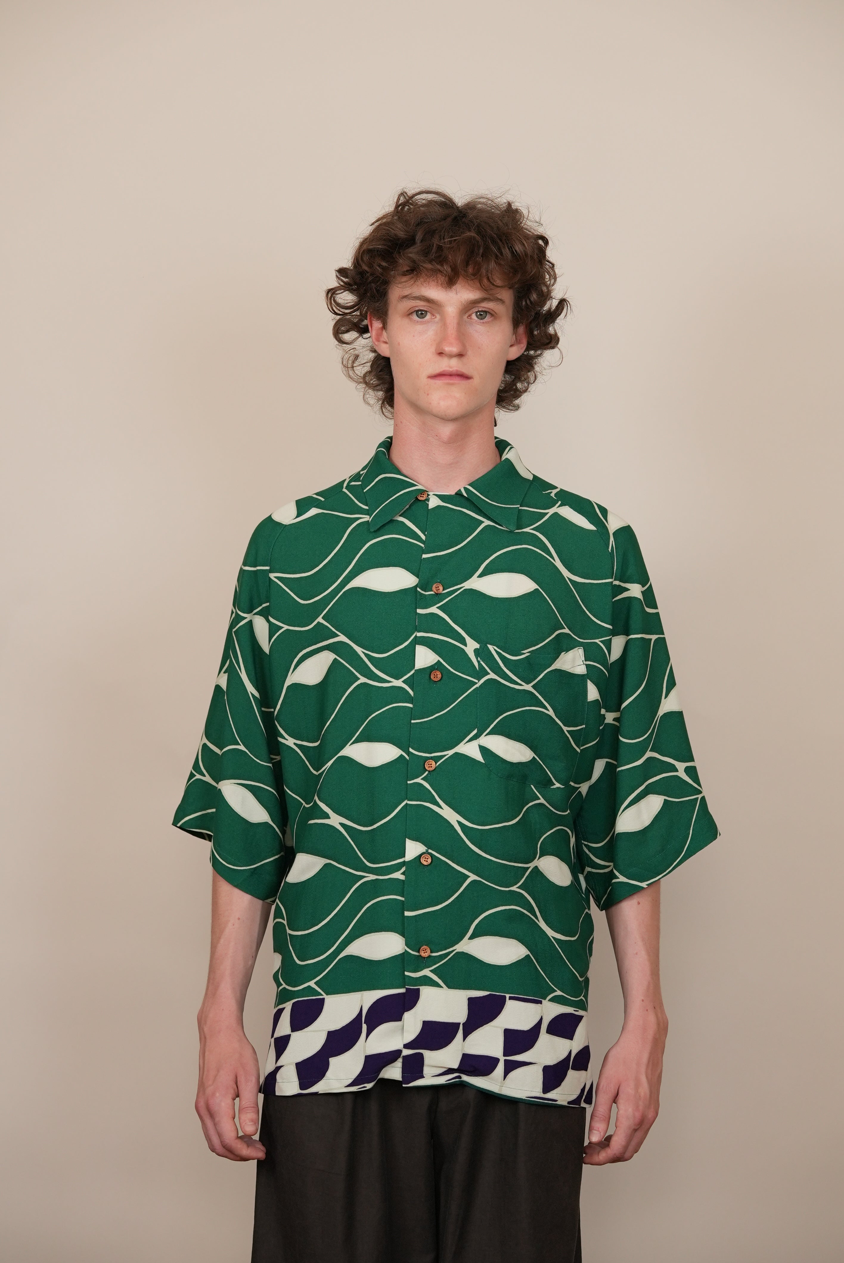RAGLAN-SLEEVE ALOHA SHIRT green x violet print