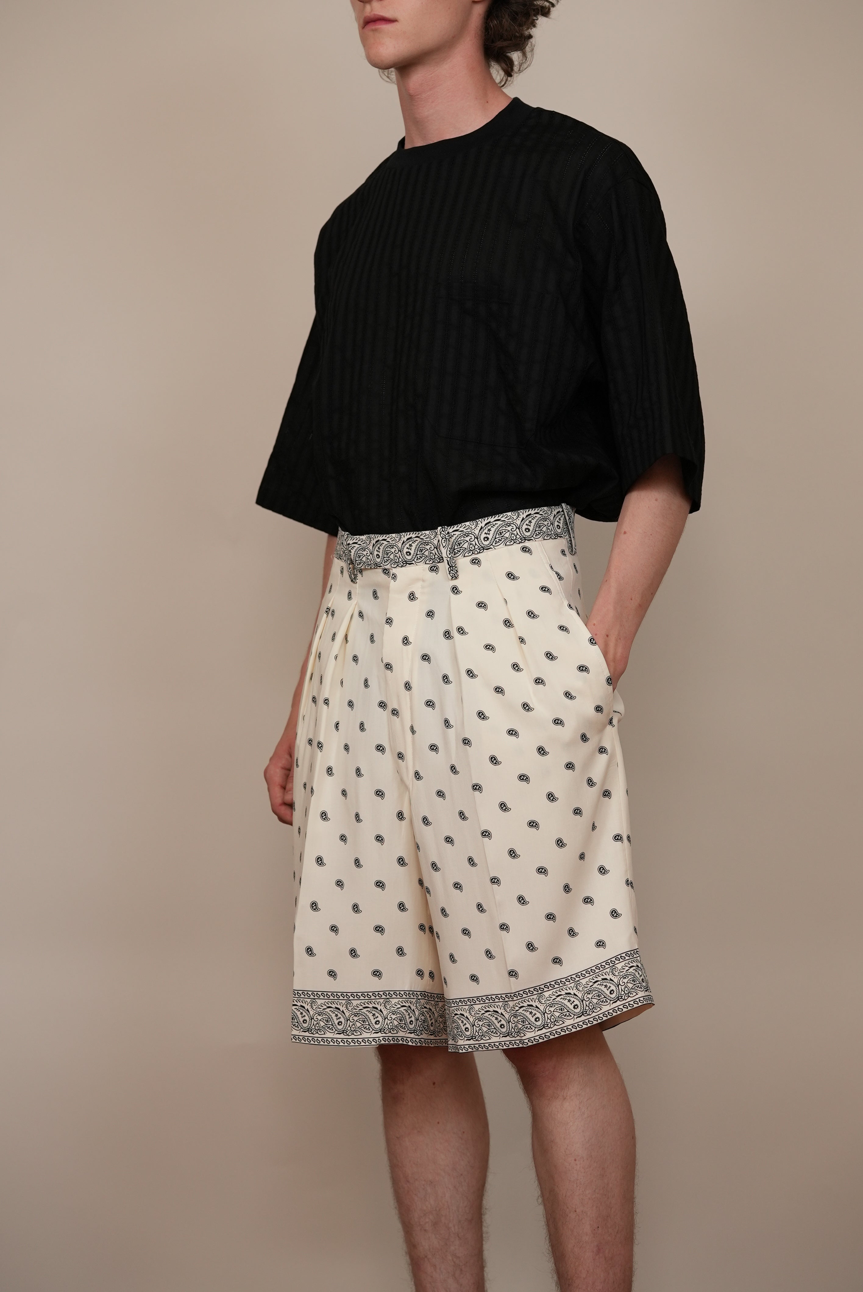 TUCKED DRESS SHORTS bandana print