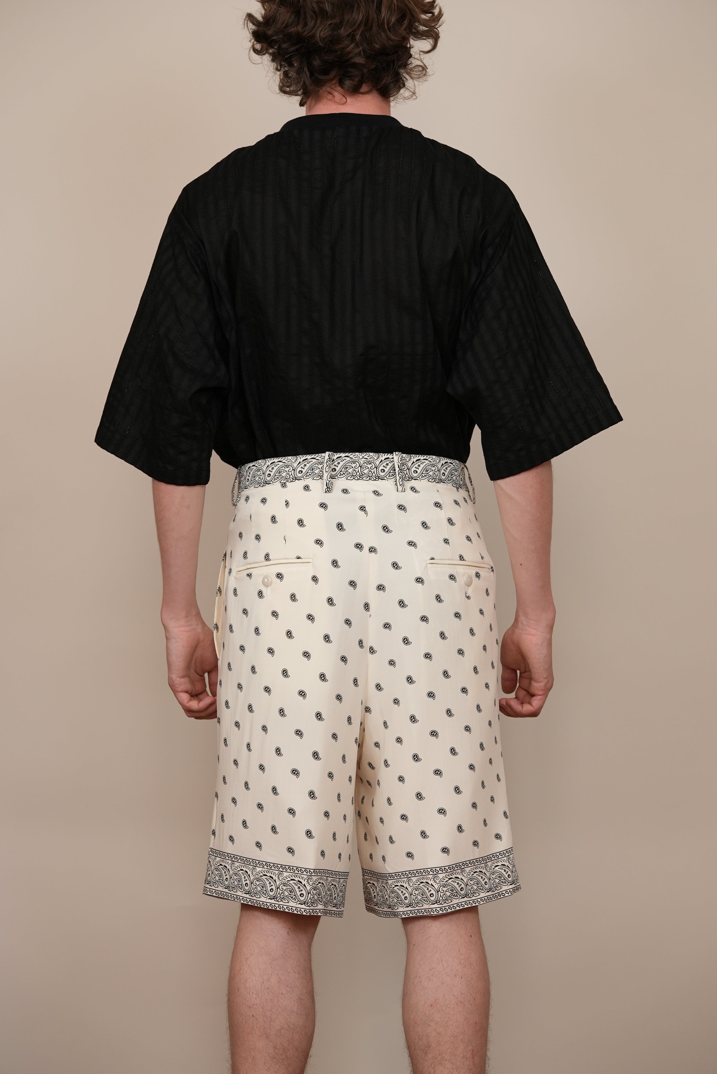 TUCKED DRESS SHORTS bandana print