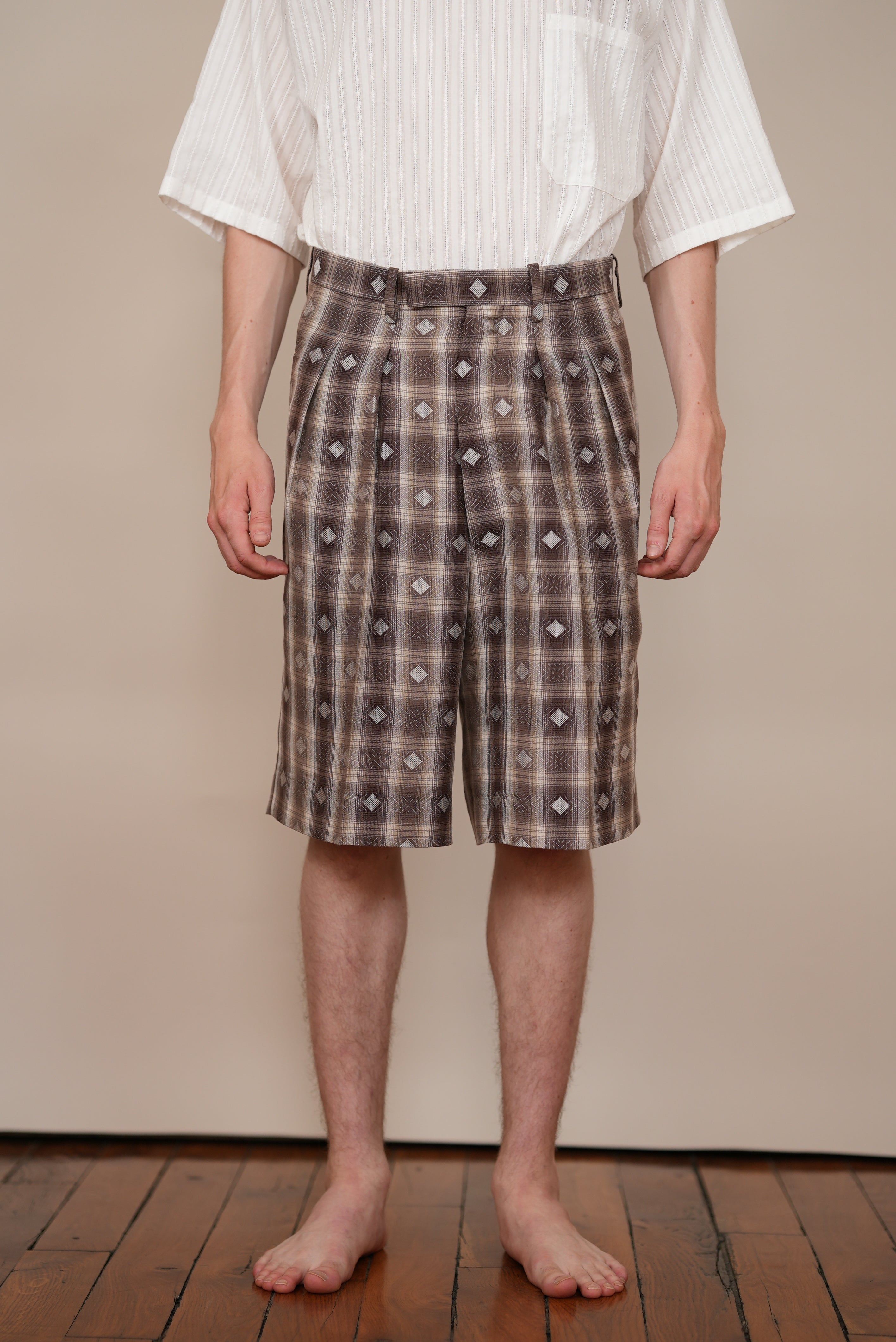 TUCKED DRESS SHORTS check jacquard navy/brown
