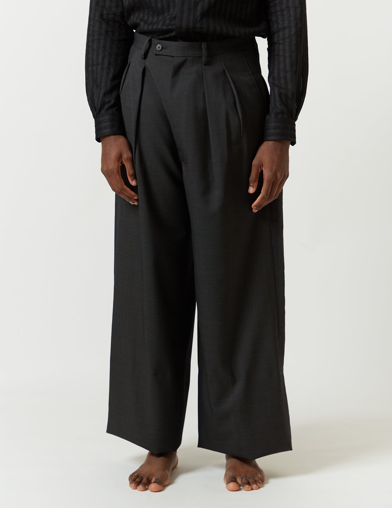 SIDE-TUCKED WIDE PANTS -charcoal x black-