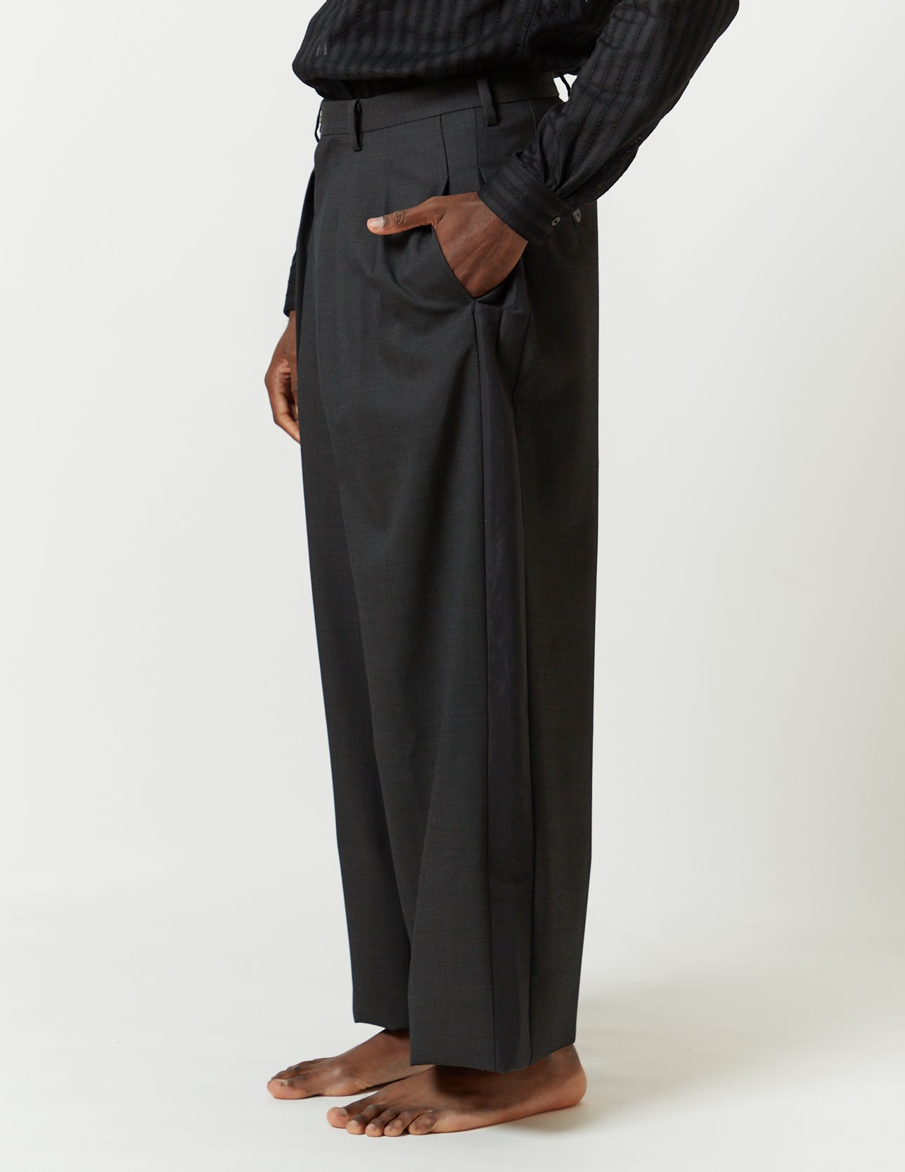 SIDE-TUCKED WIDE PANTS -charcoal x black-