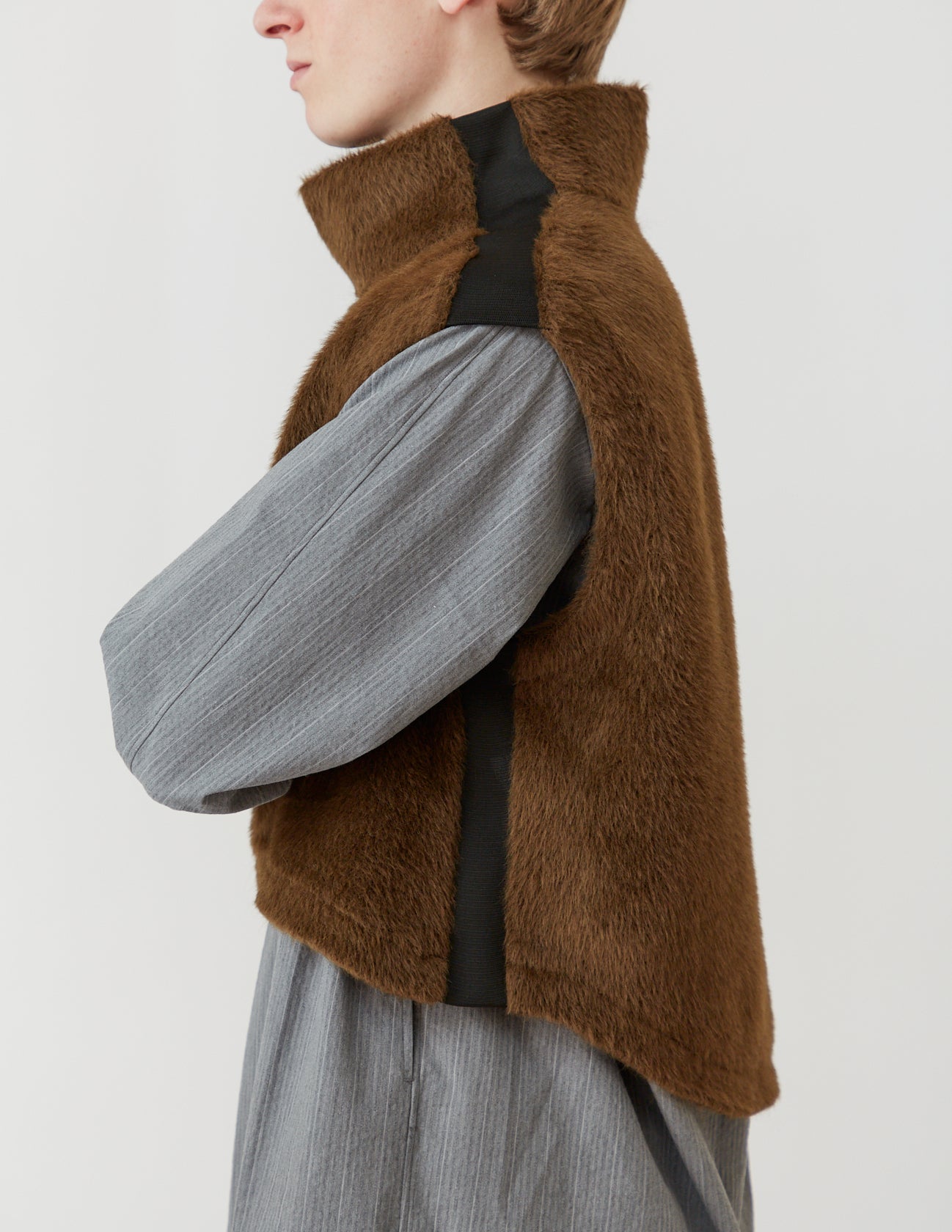TAPED-SIDE SHORT LENGTH PULLOVER GILET khaki green