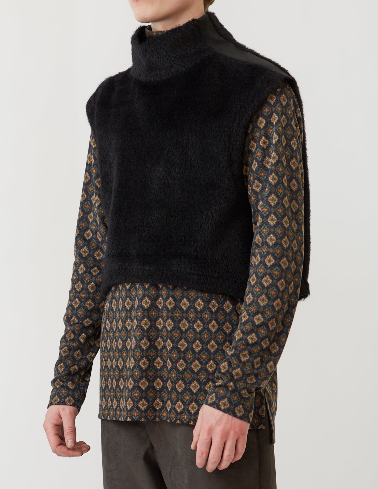 TAPED-SIDE SHORT LENGTH PULLOVER GILET black