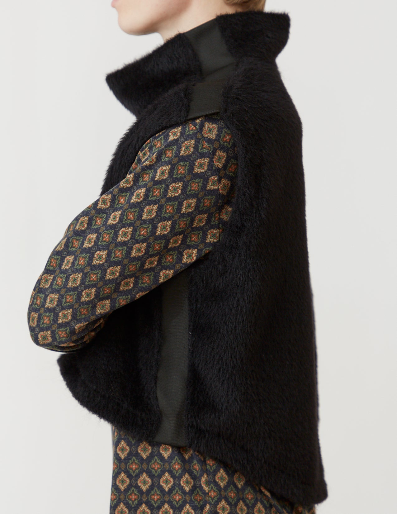 TAPED-SIDE SHORT LENGTH PULLOVER GILET black