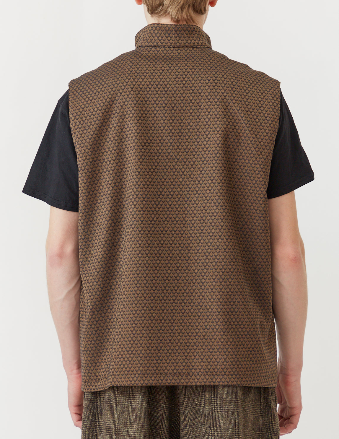 STAND-UP COLLAR 9B GILET bronze x navy geometric pattern