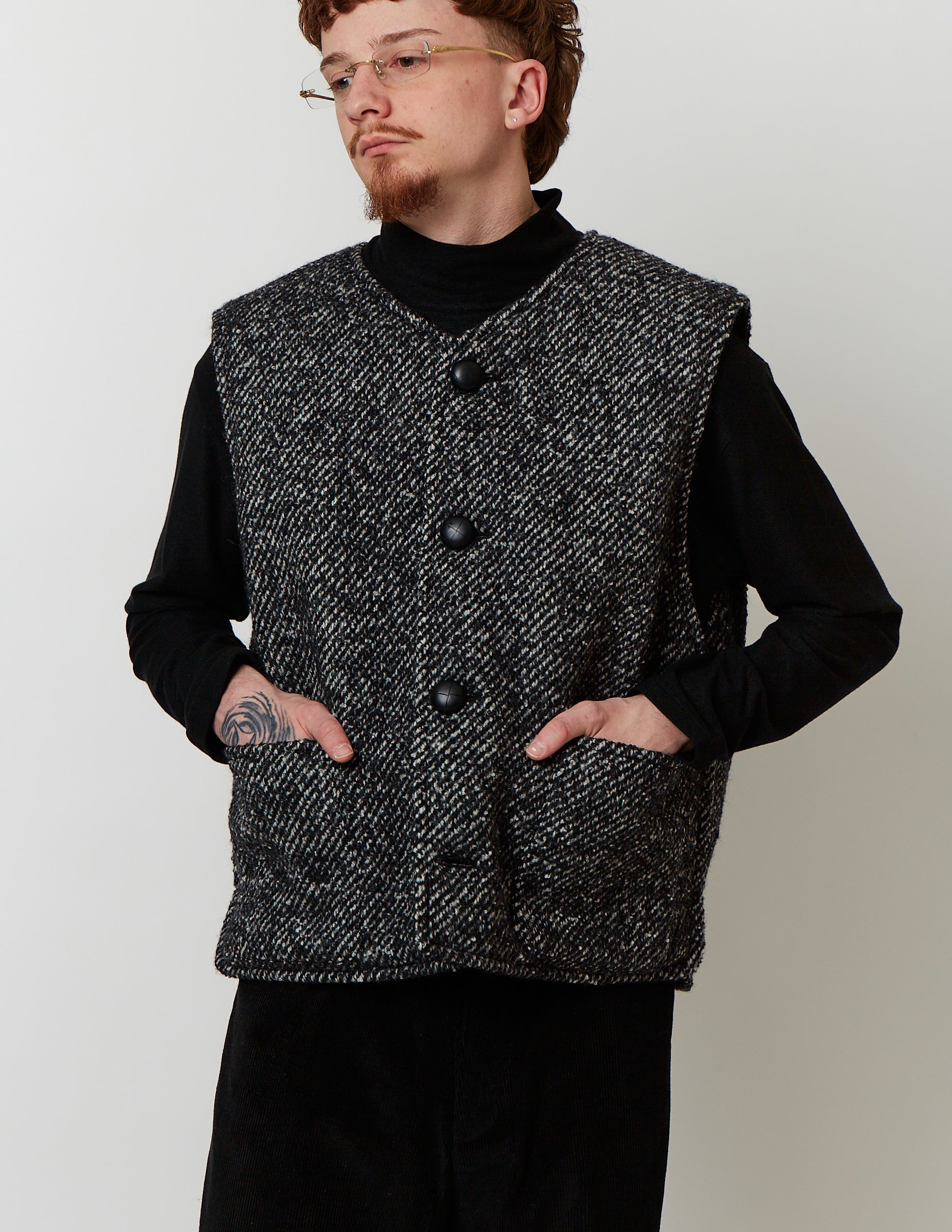 Padded No-Seam Shoulder Gilet black x white