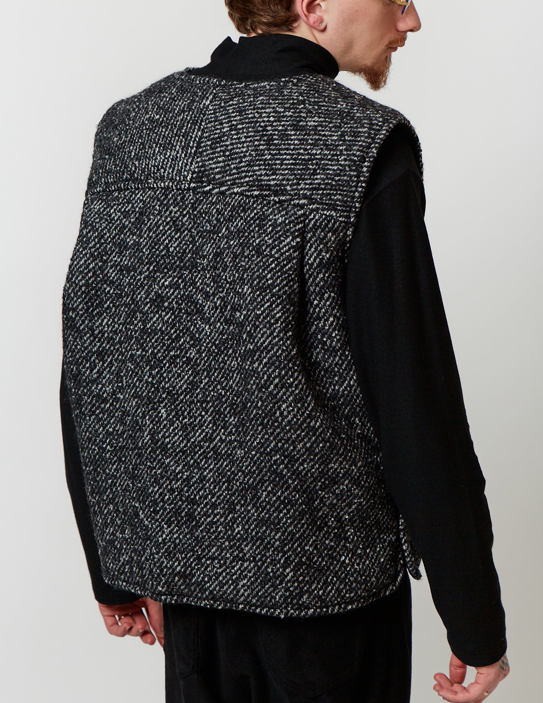 Padded No-Seam Shoulder Gilet black x white