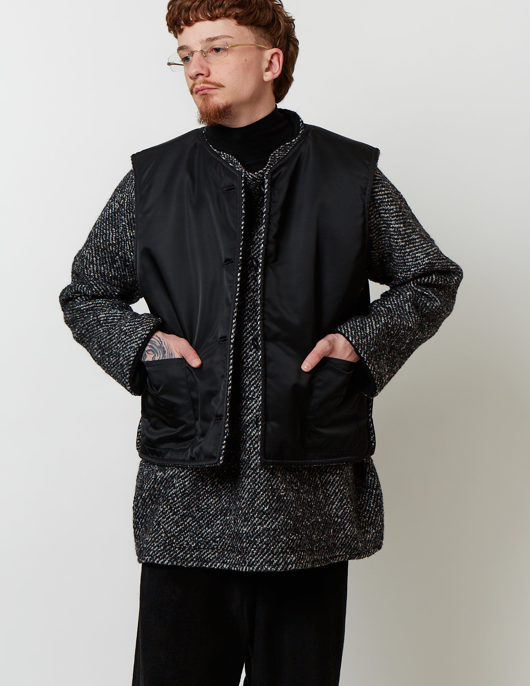 Padded No-Seam Shoulder Gilet black x white
