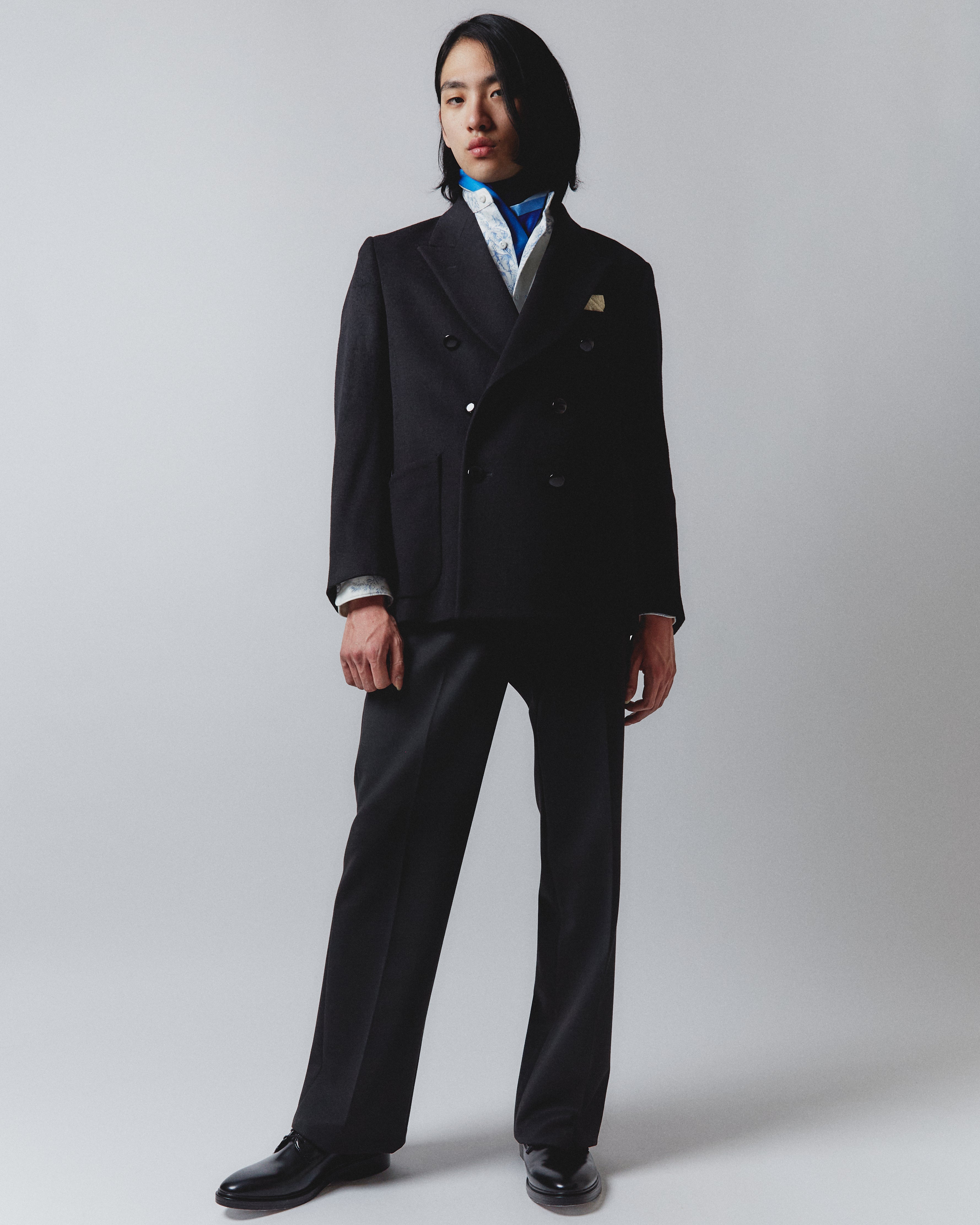 No-Seam-Shoulder / Multi-Panel-Back Jacket