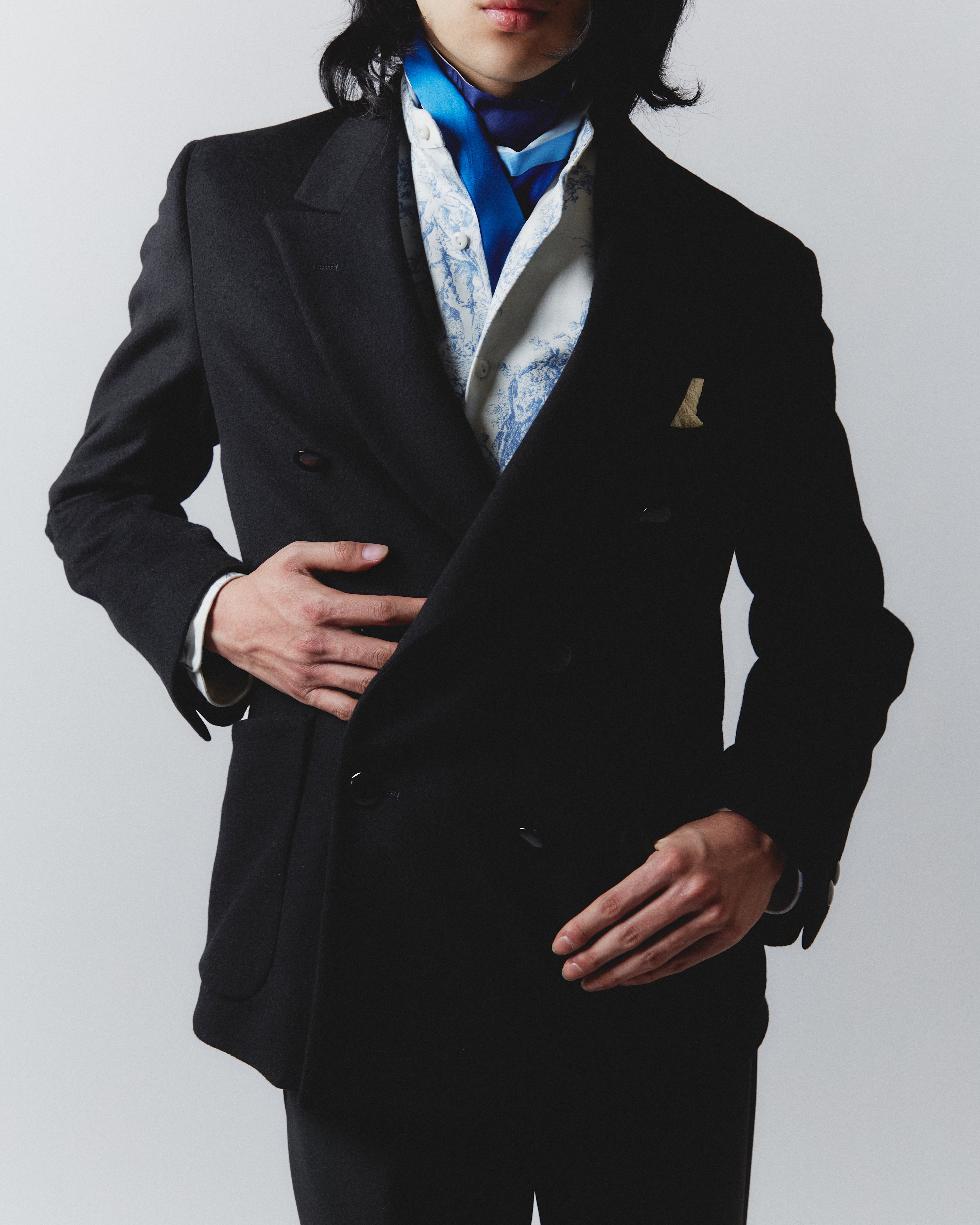No-Seam-Shoulder / Multi-Panel-Back Jacket