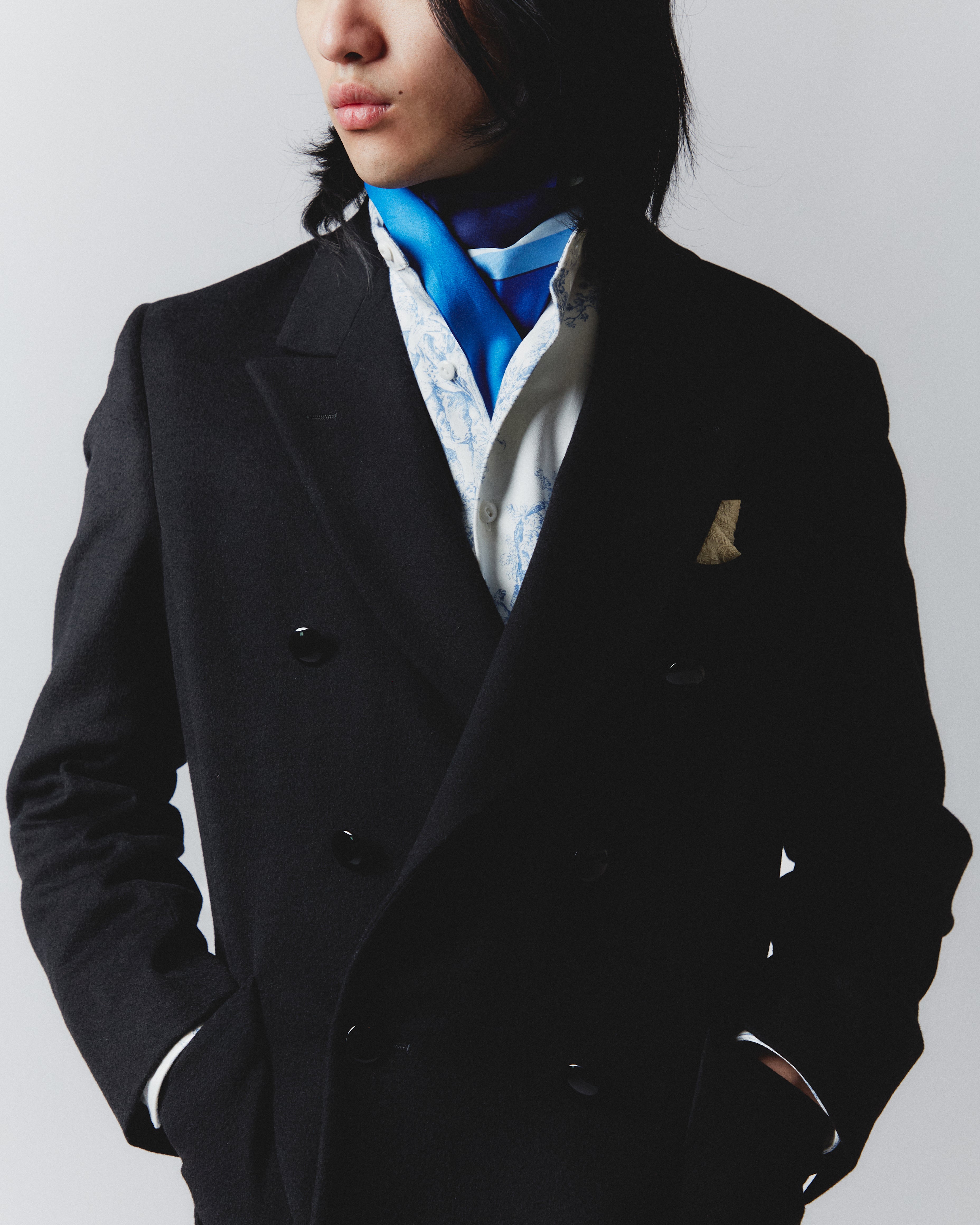 No-Seam-Shoulder / Multi-Panel-Back Jacket